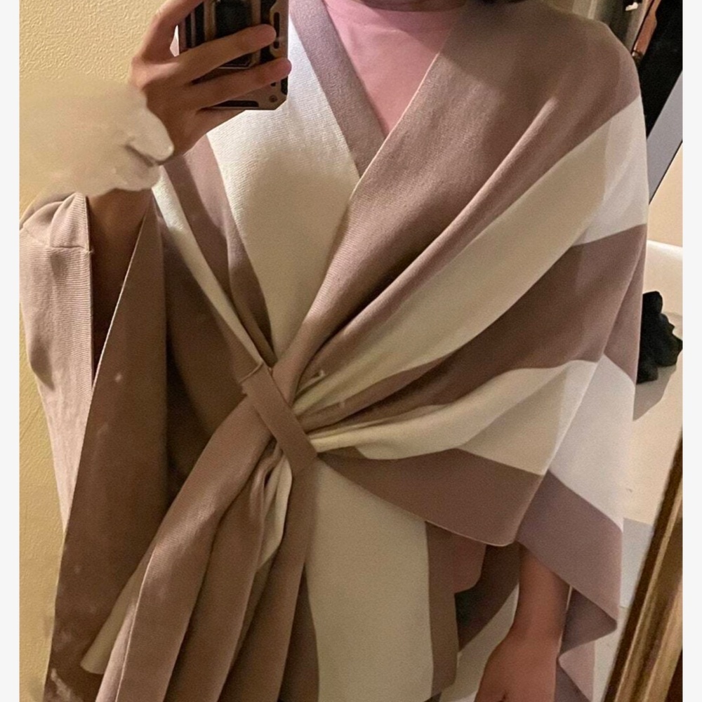 Luxe Color Block Loose Fit Shawl Wrap Cardigan - Picture 4 of 4